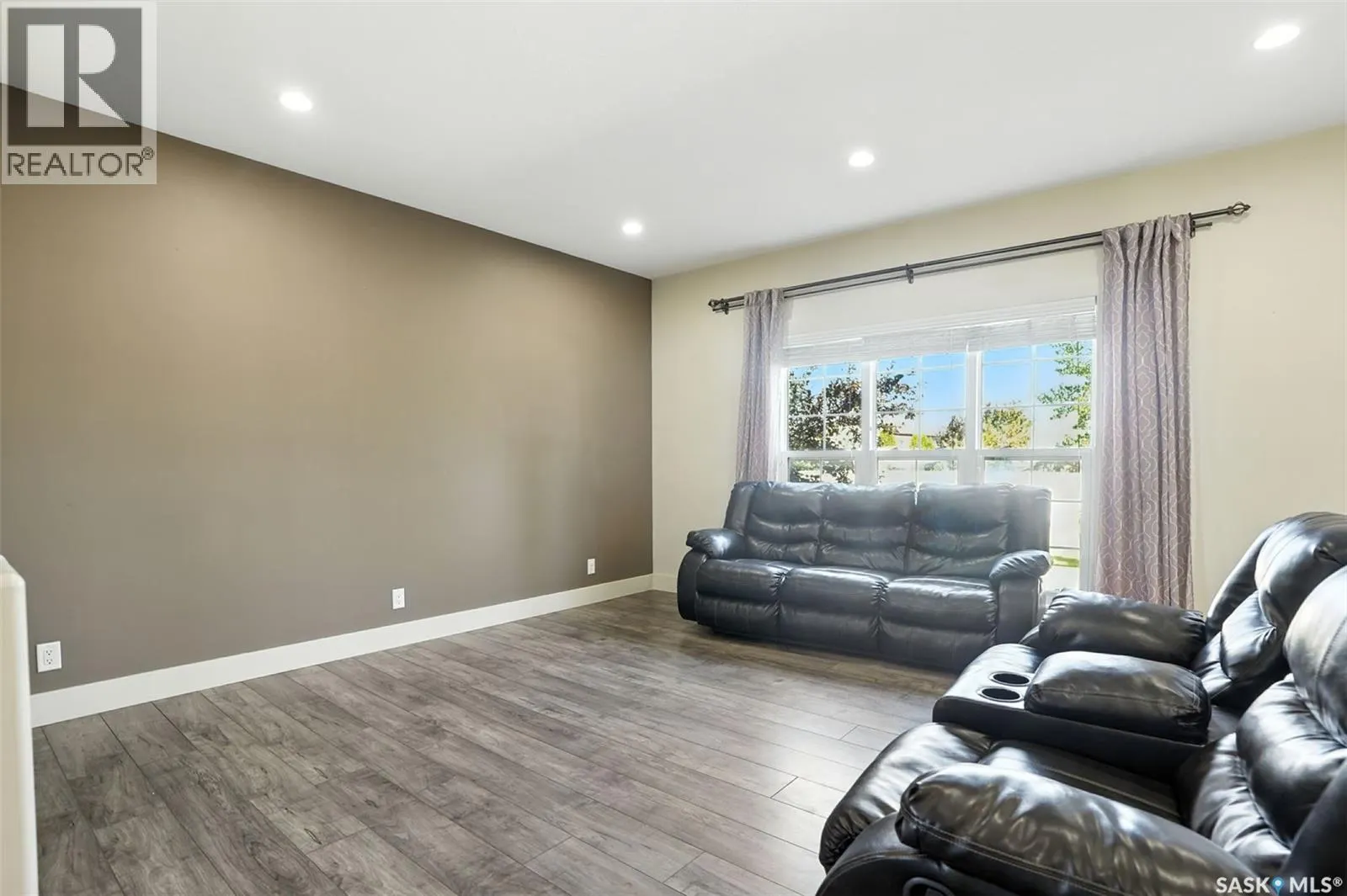 707 Reddekopp DRIVE