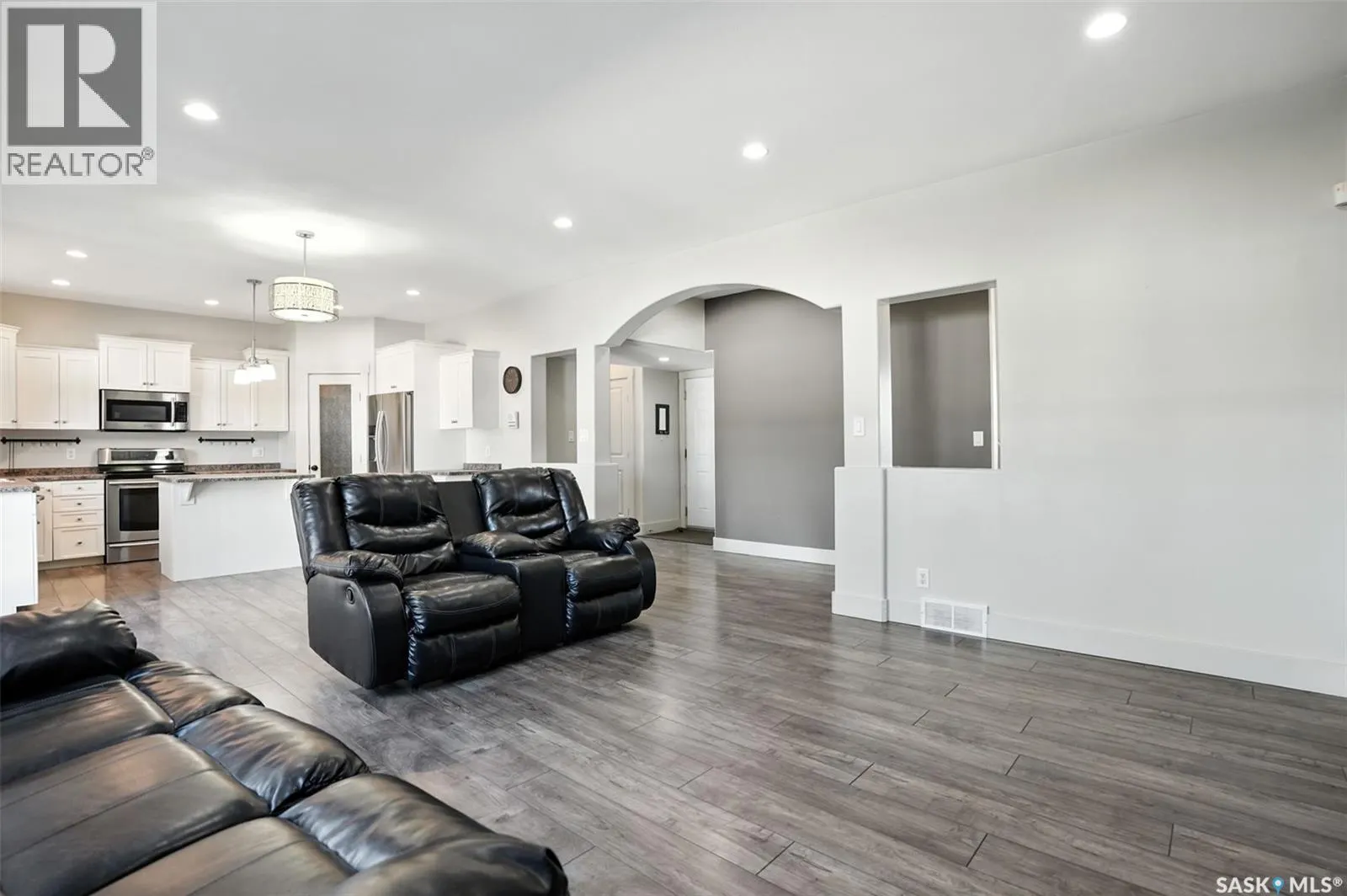 707 Reddekopp DRIVE