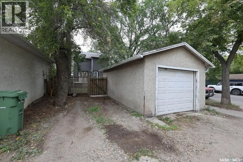 936 College AVENUE