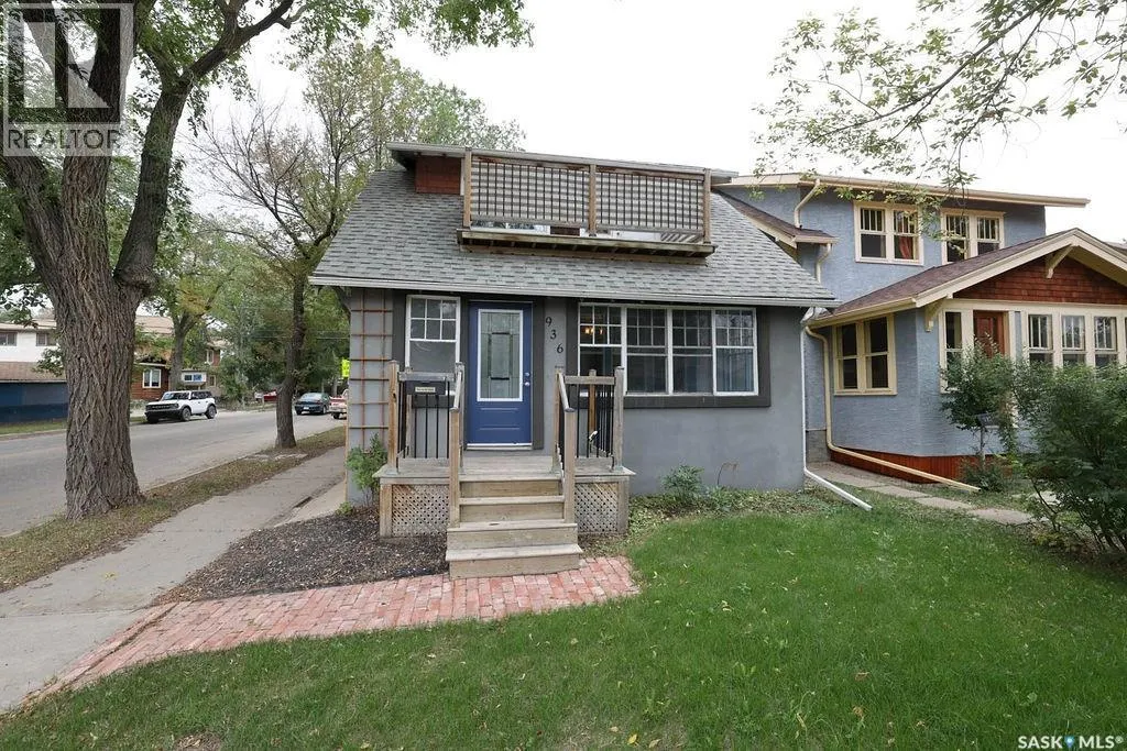 936 College AVENUE