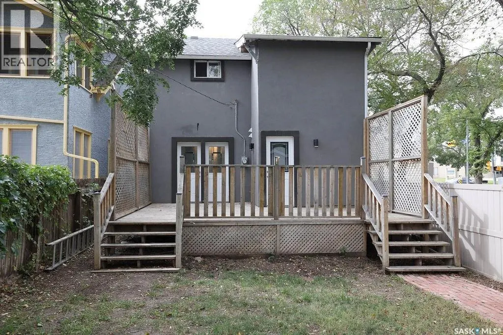 936 College AVENUE