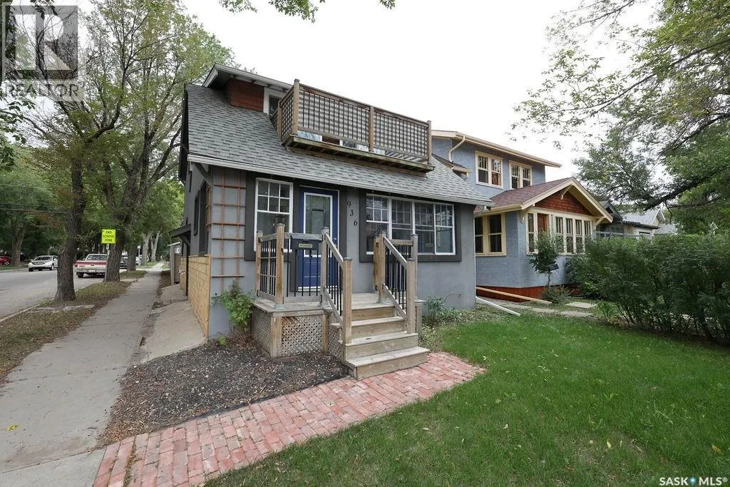 936 College AVENUE
