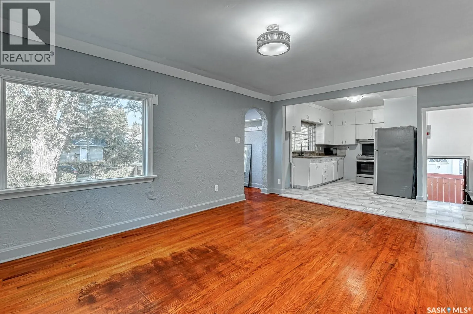 1343 Queen STREET