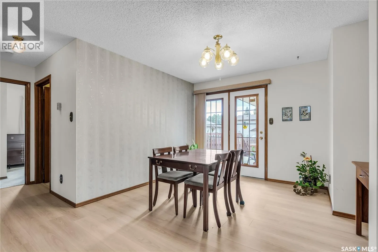 502 Hall CRESCENT