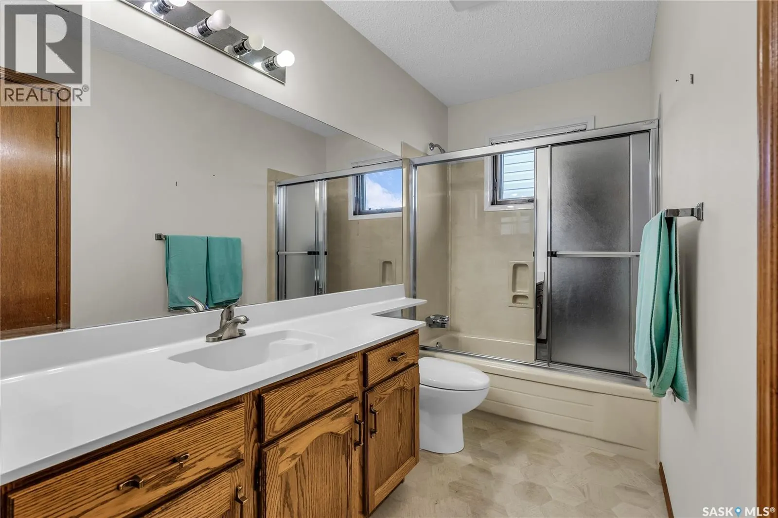 502 Hall CRESCENT