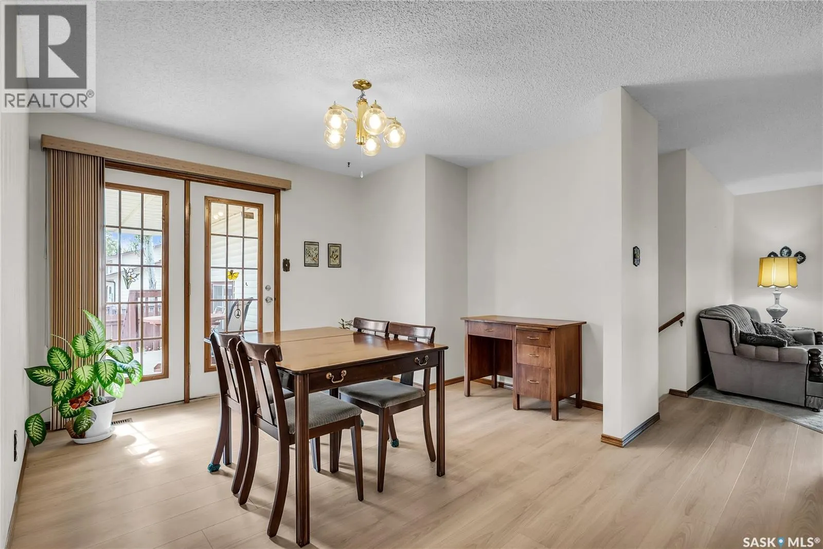 502 Hall CRESCENT