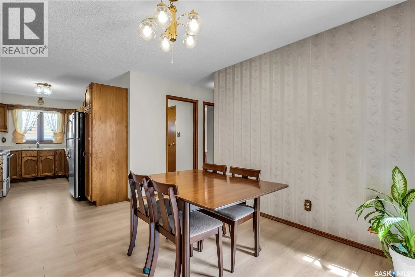 502 Hall CRESCENT