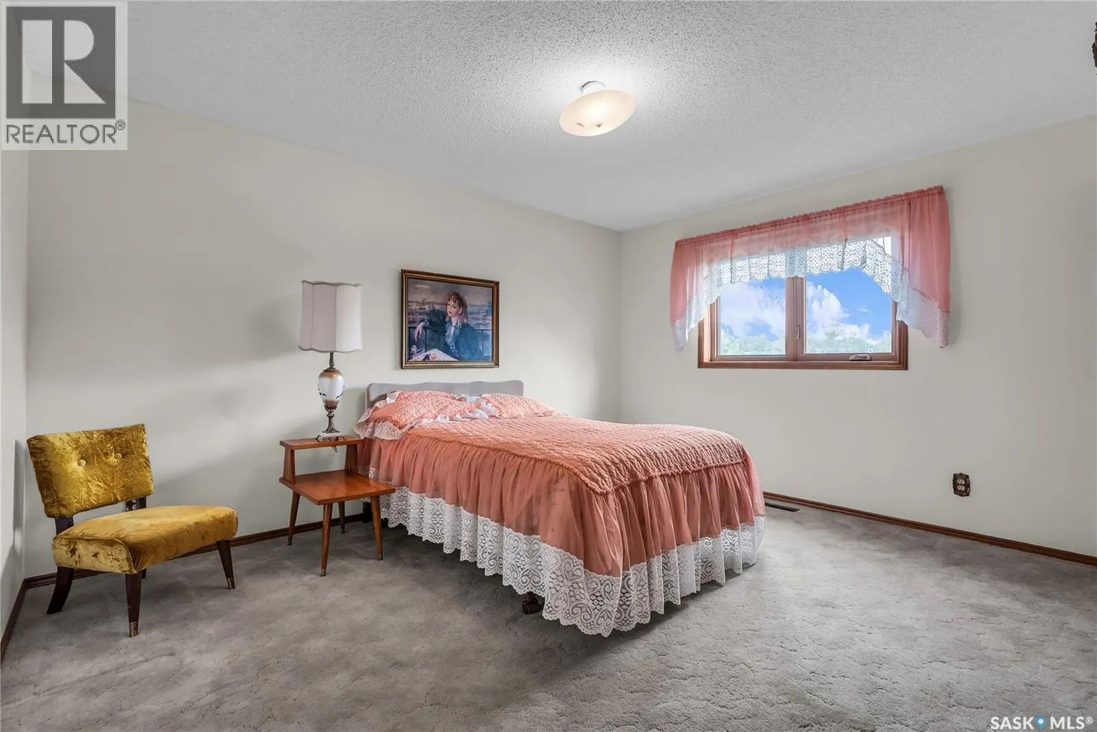 502 Hall CRESCENT