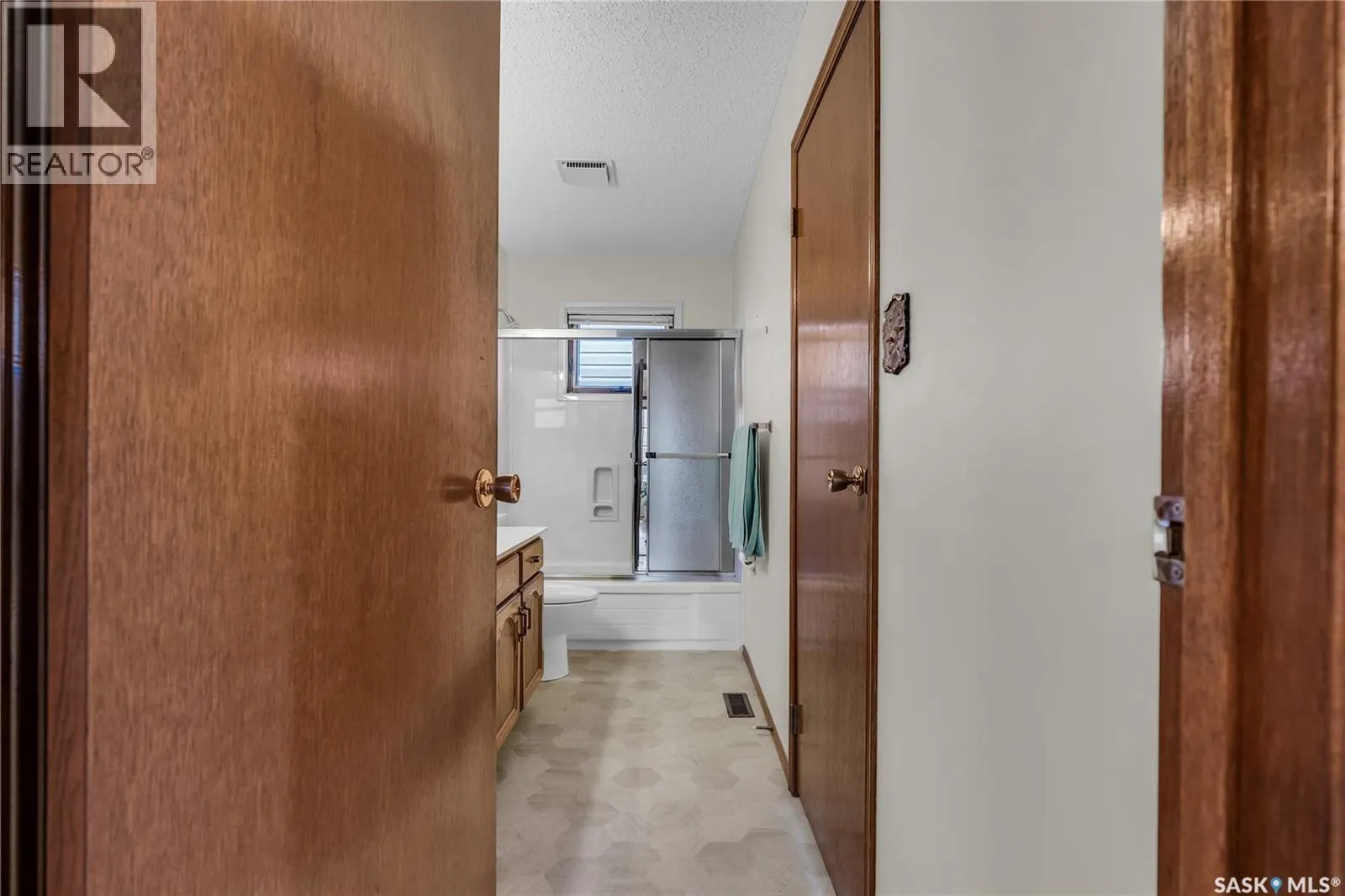 502 Hall CRESCENT
