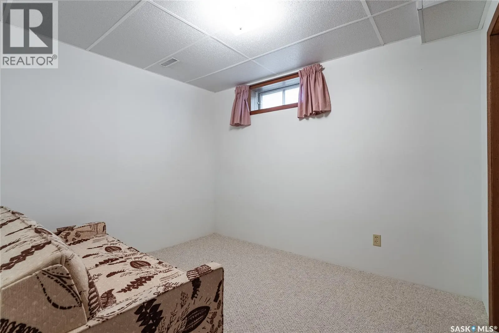 502 Hall CRESCENT
