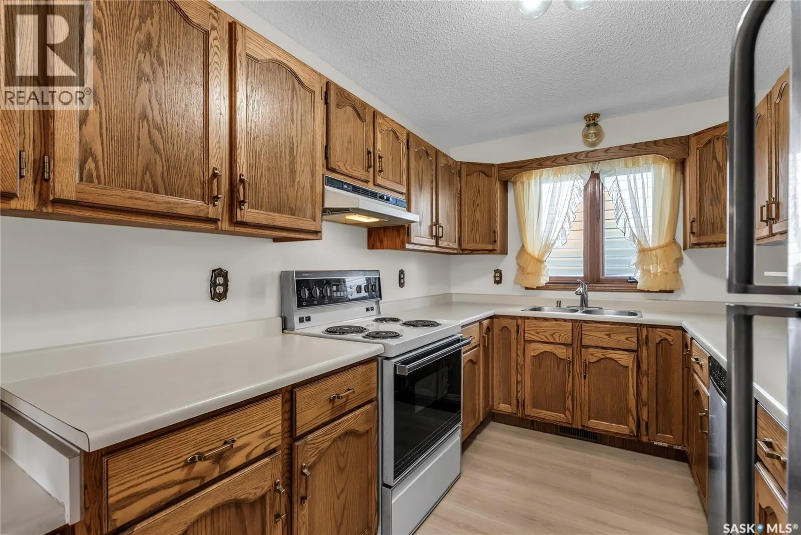 502 Hall CRESCENT