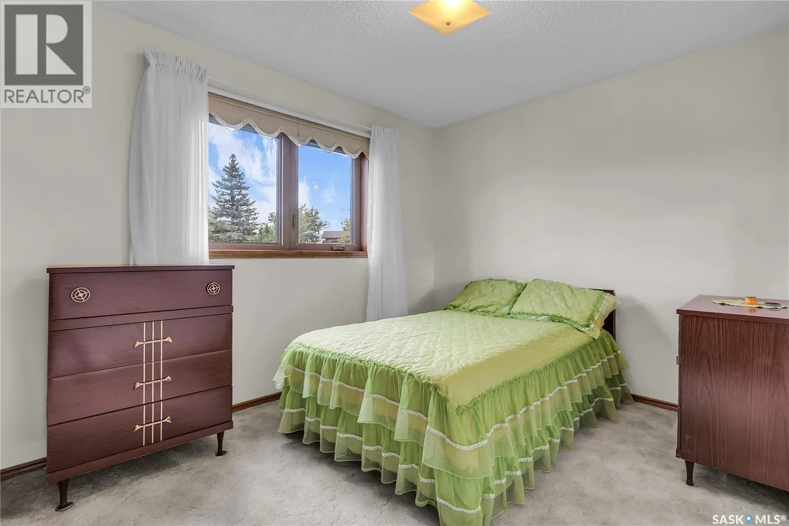 502 Hall CRESCENT