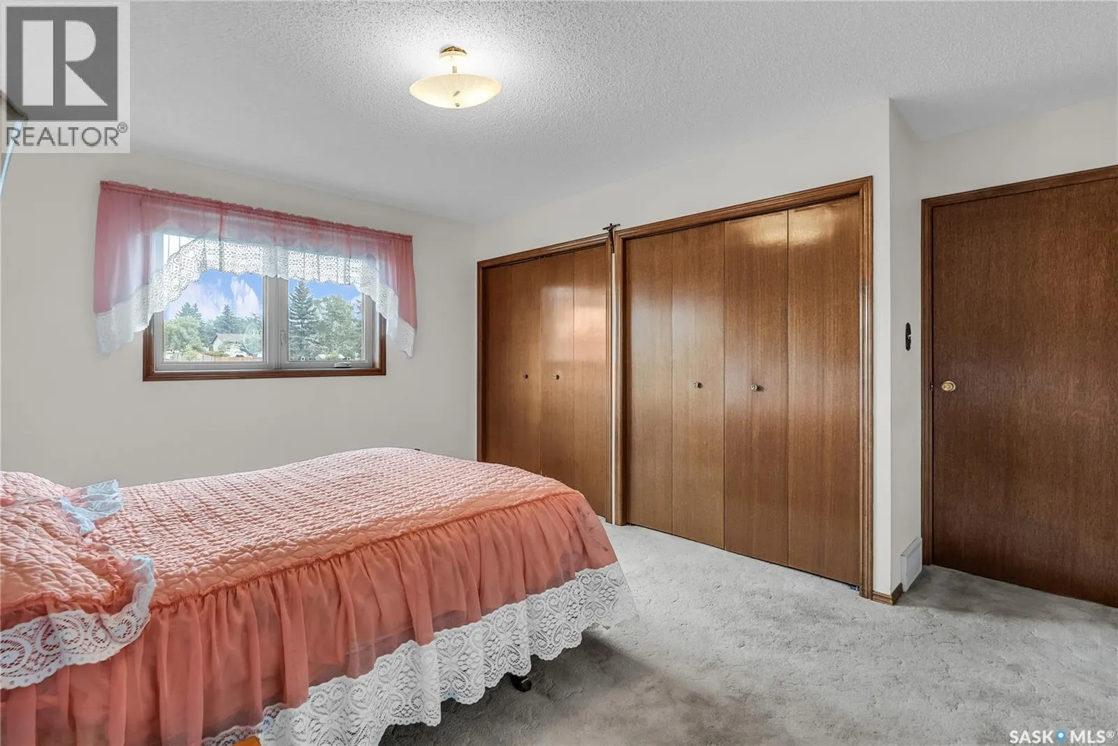 502 Hall CRESCENT