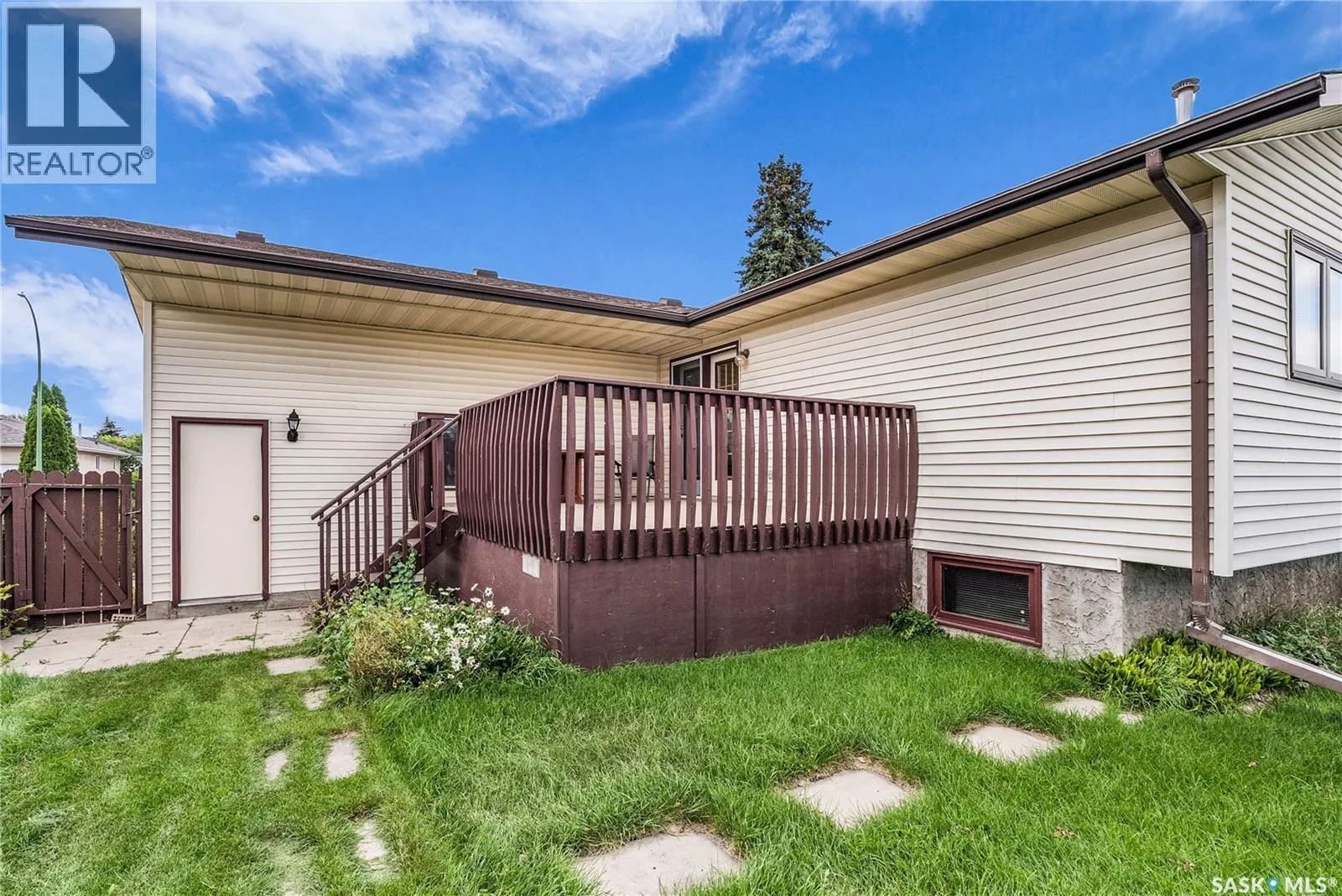 502 Hall CRESCENT