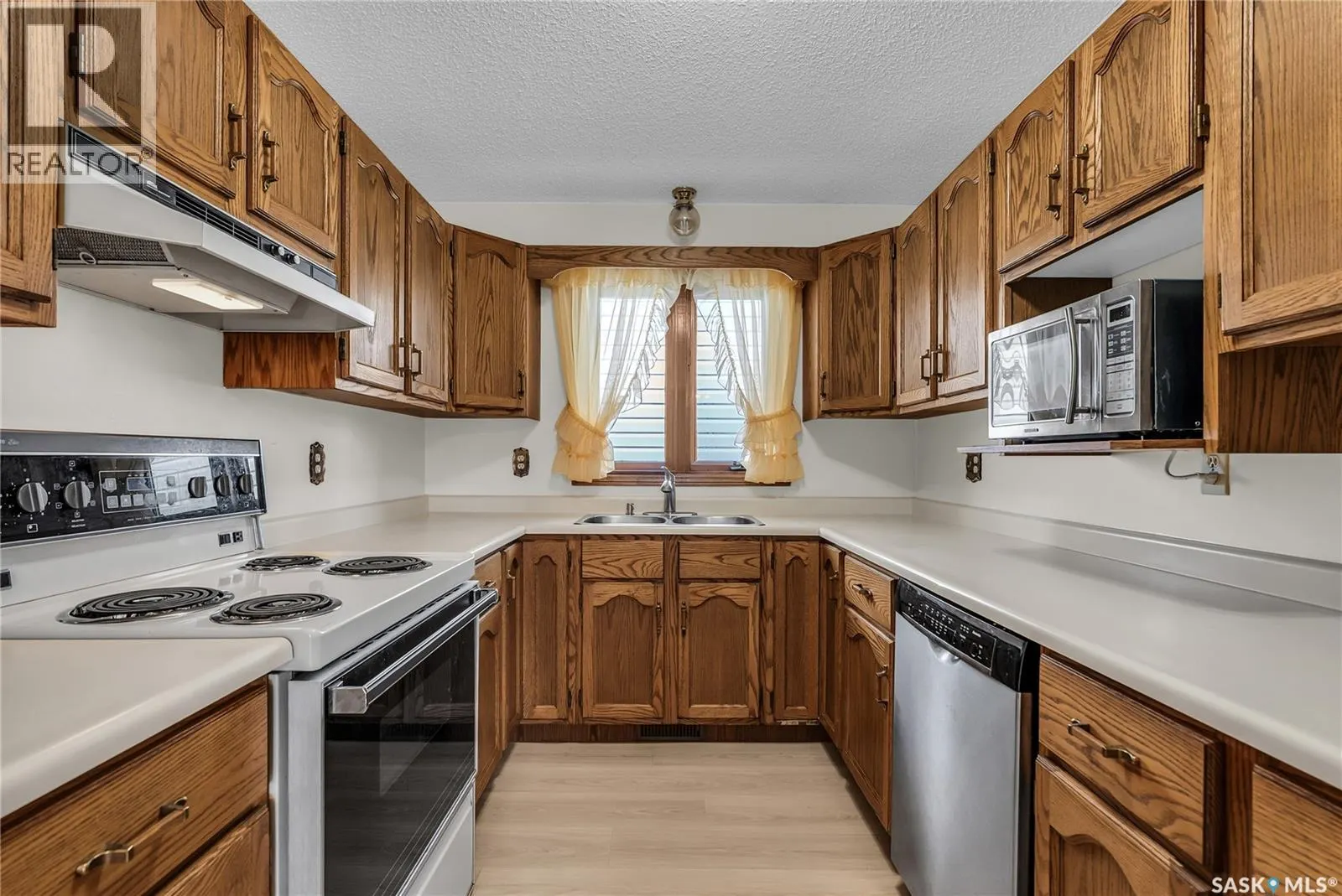 502 Hall CRESCENT