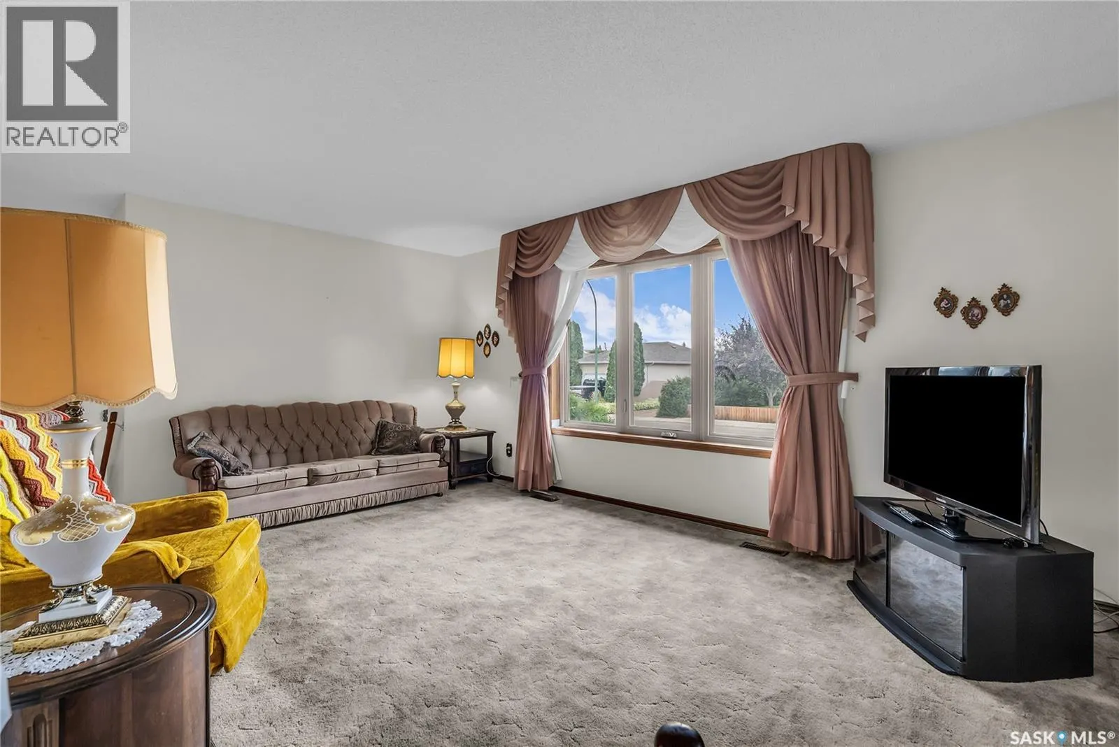 502 Hall CRESCENT