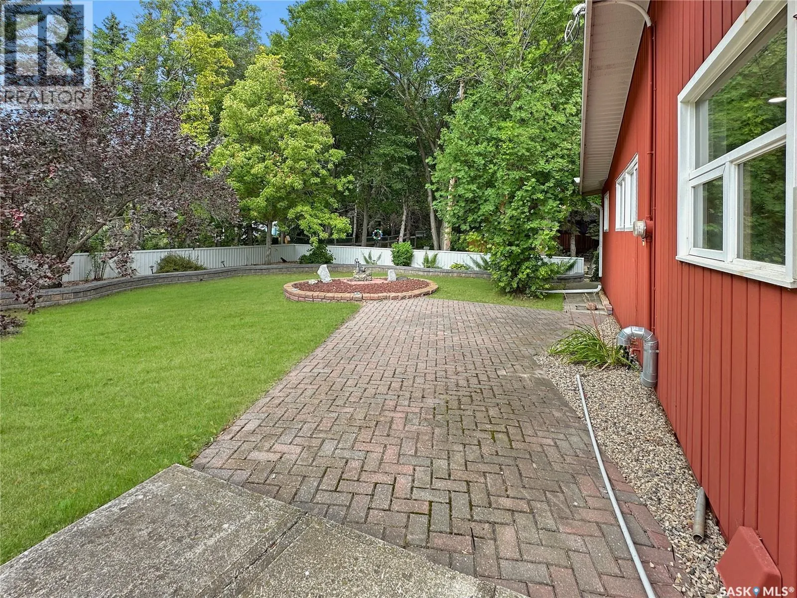 106 Elgin STREET