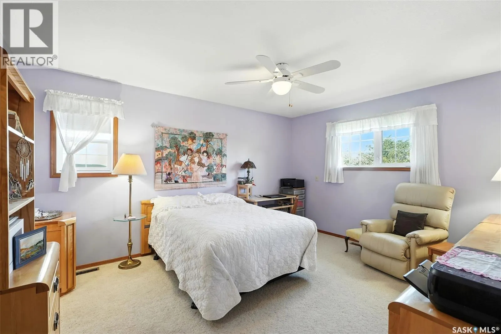 1002 Carr CRESCENT