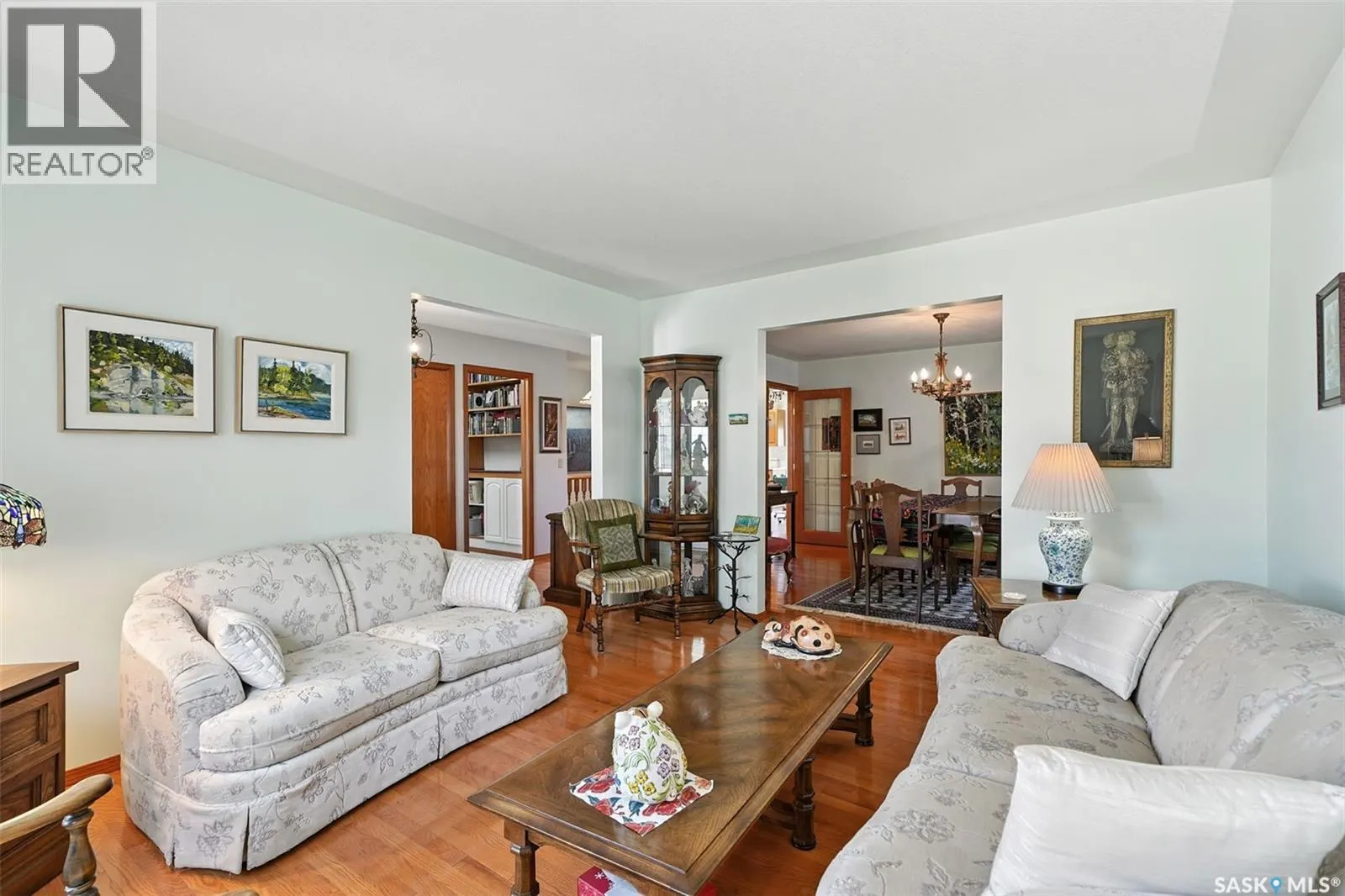 1002 Carr CRESCENT