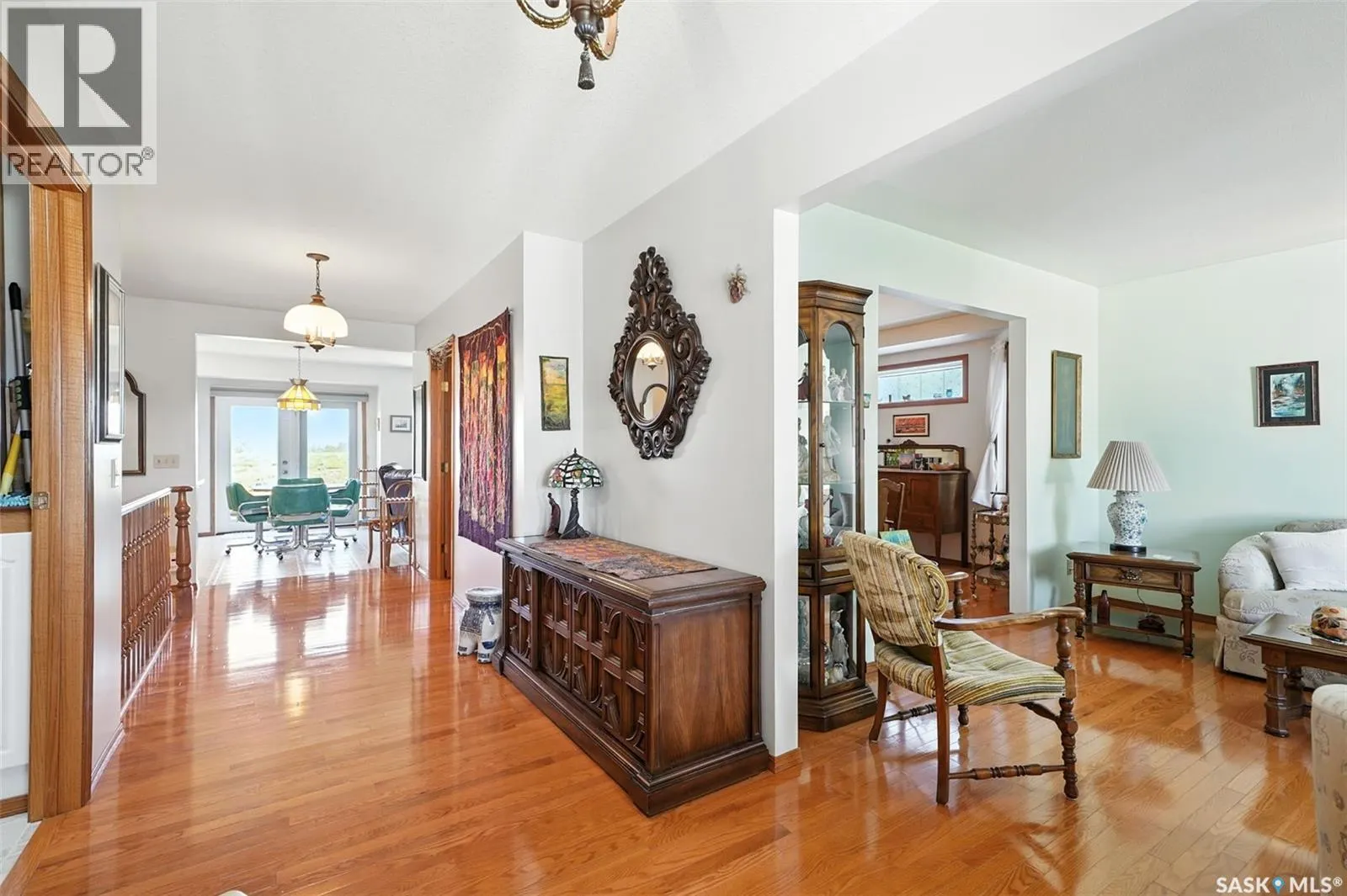 1002 Carr CRESCENT