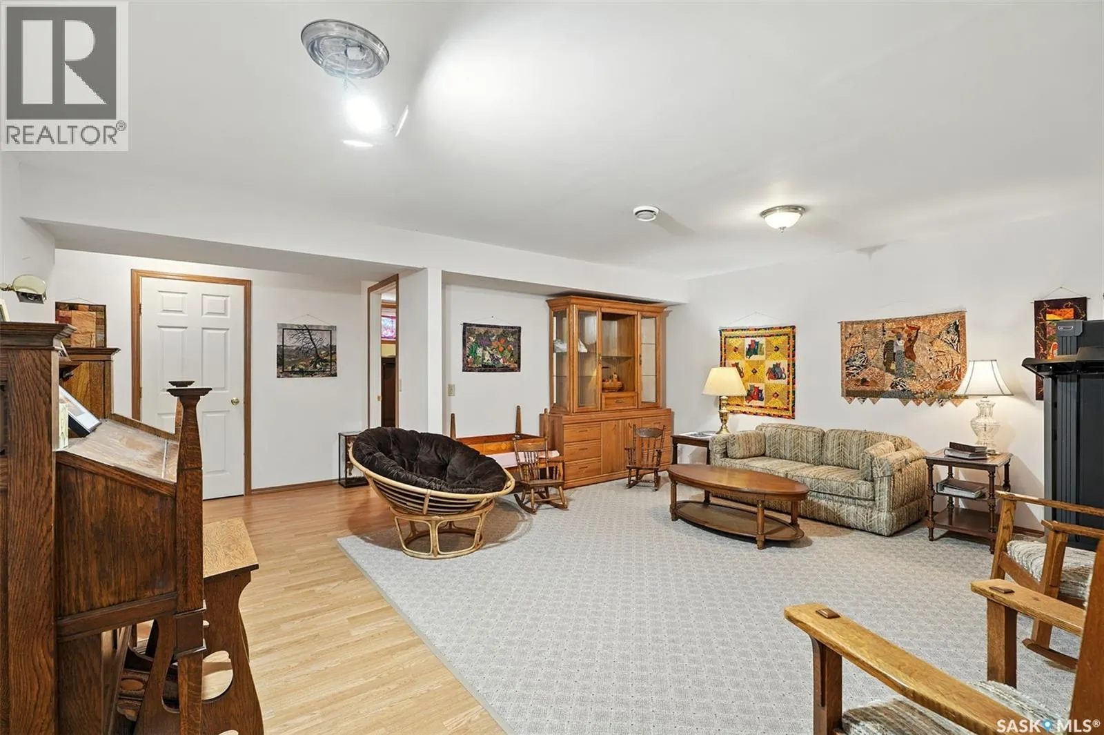 1002 Carr CRESCENT