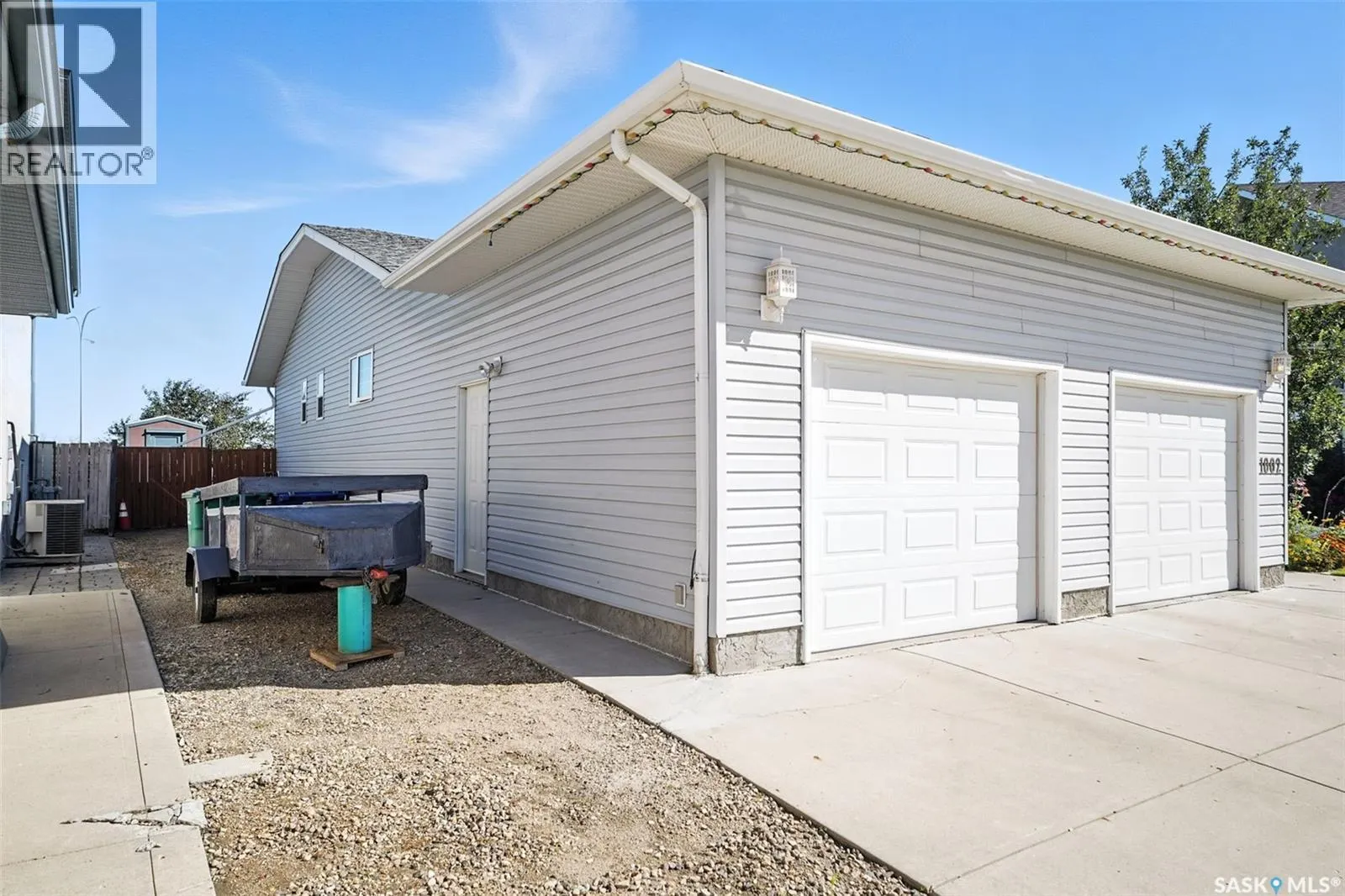 1002 Carr CRESCENT