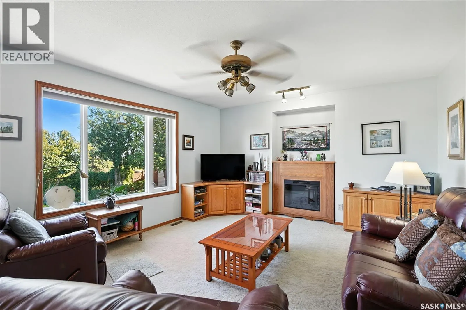 1002 Carr CRESCENT