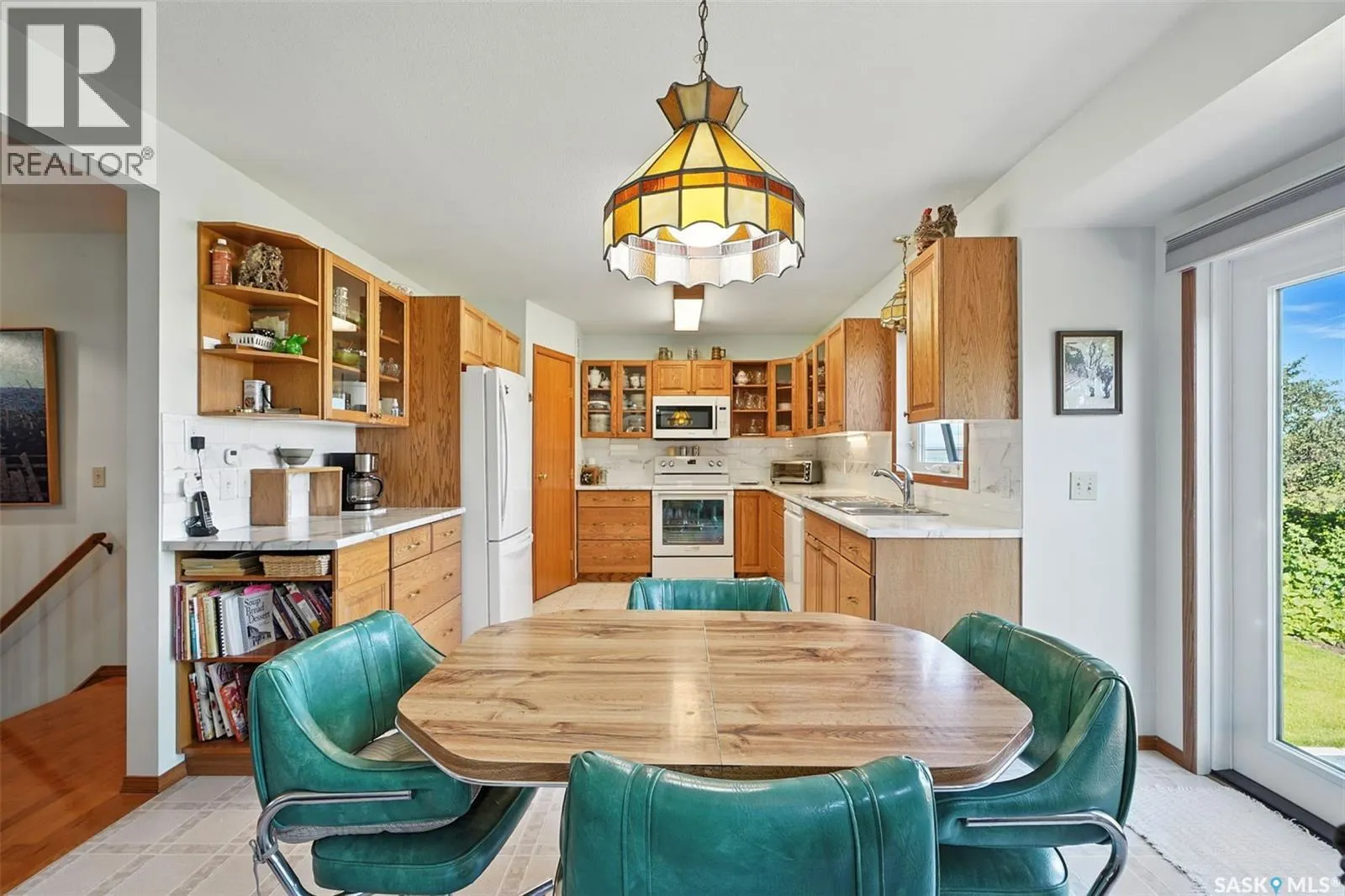 1002 Carr CRESCENT