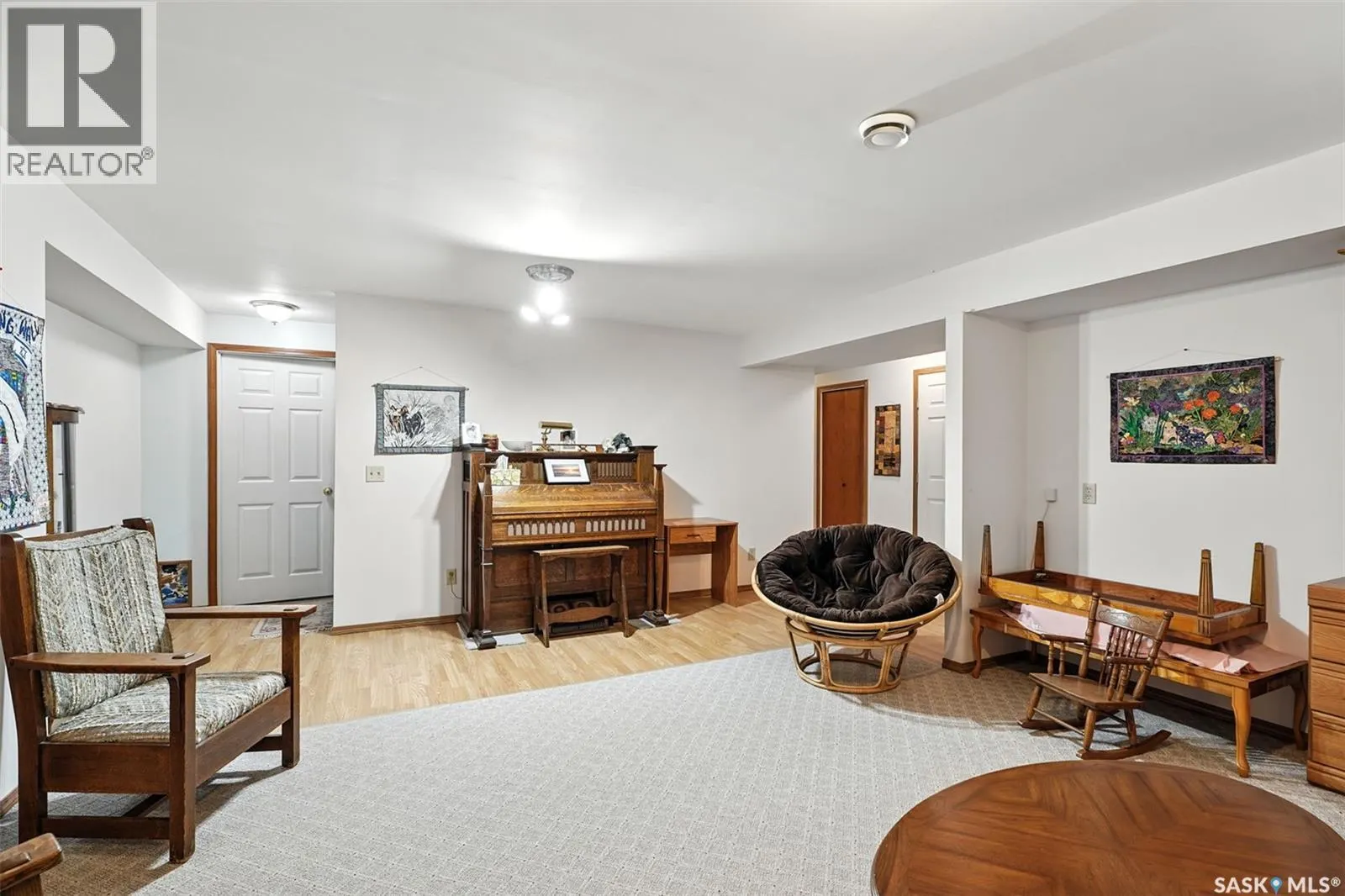 1002 Carr CRESCENT