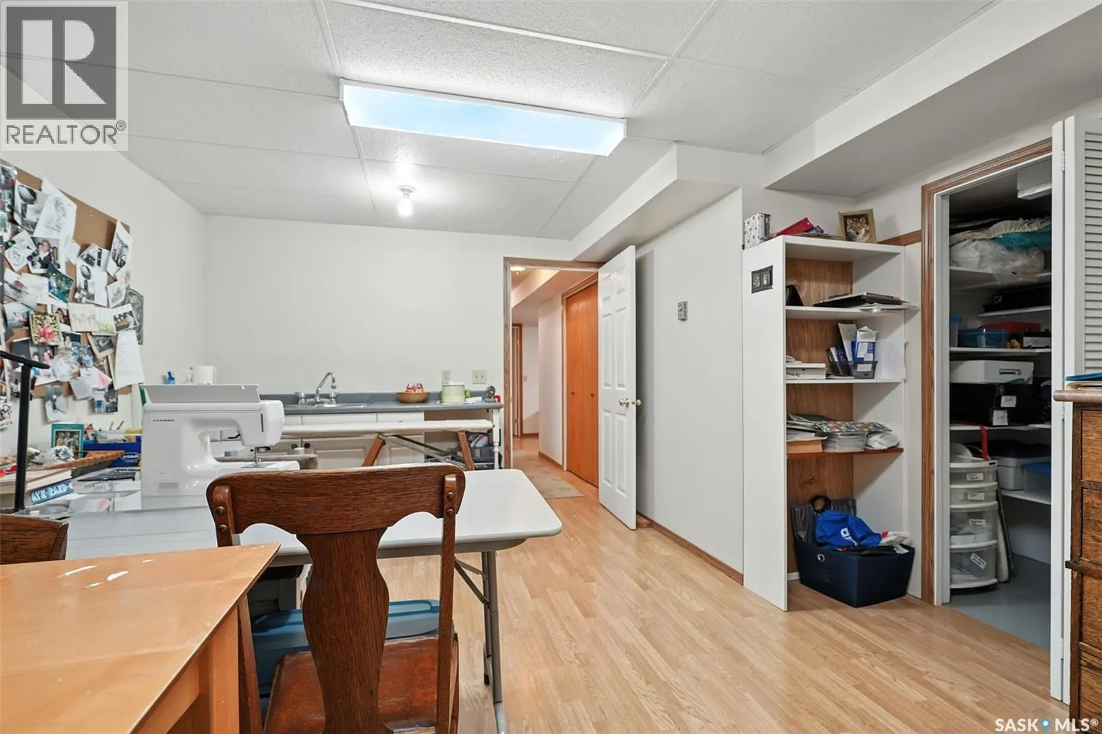 1002 Carr CRESCENT