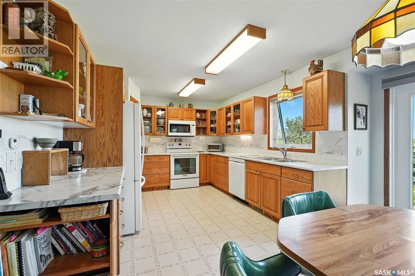 1002 Carr CRESCENT