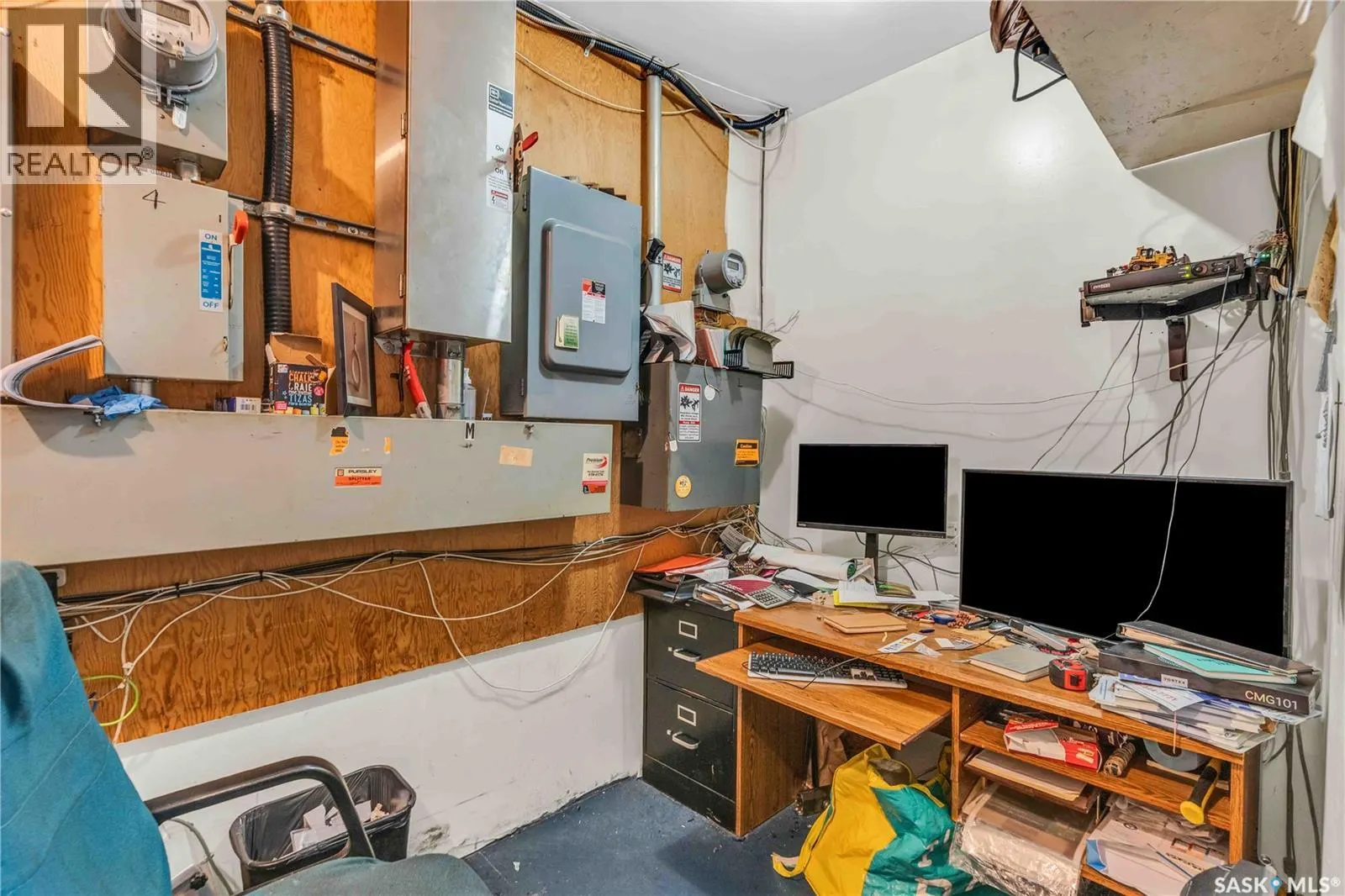 2 2102 22nd STREET W
