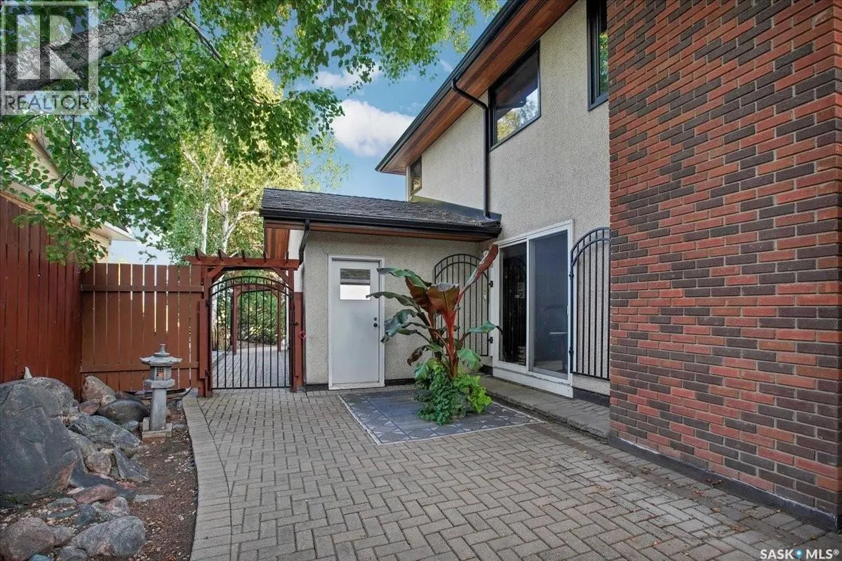 30 Capilano DRIVE
