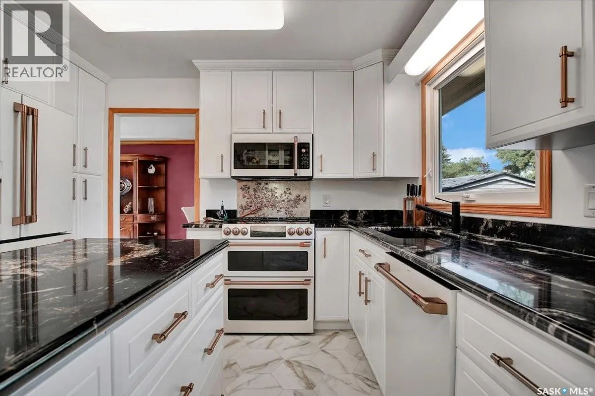 30 Capilano DRIVE