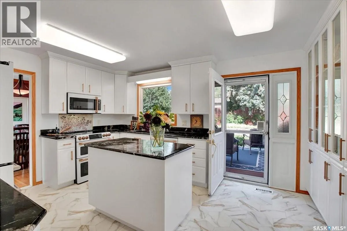 30 Capilano DRIVE