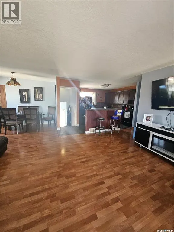 406 First AVENUE E