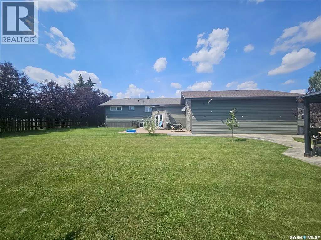 406 First AVENUE E