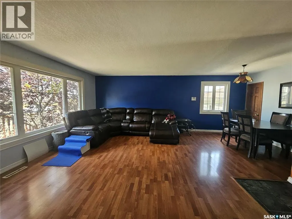 406 First AVENUE E