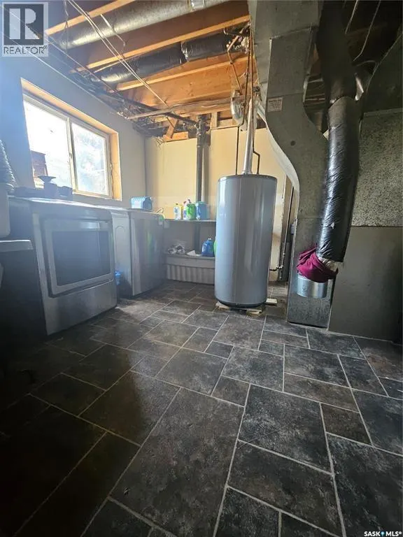 406 First AVENUE E