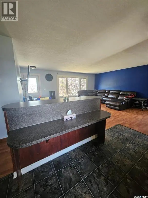 406 First AVENUE E