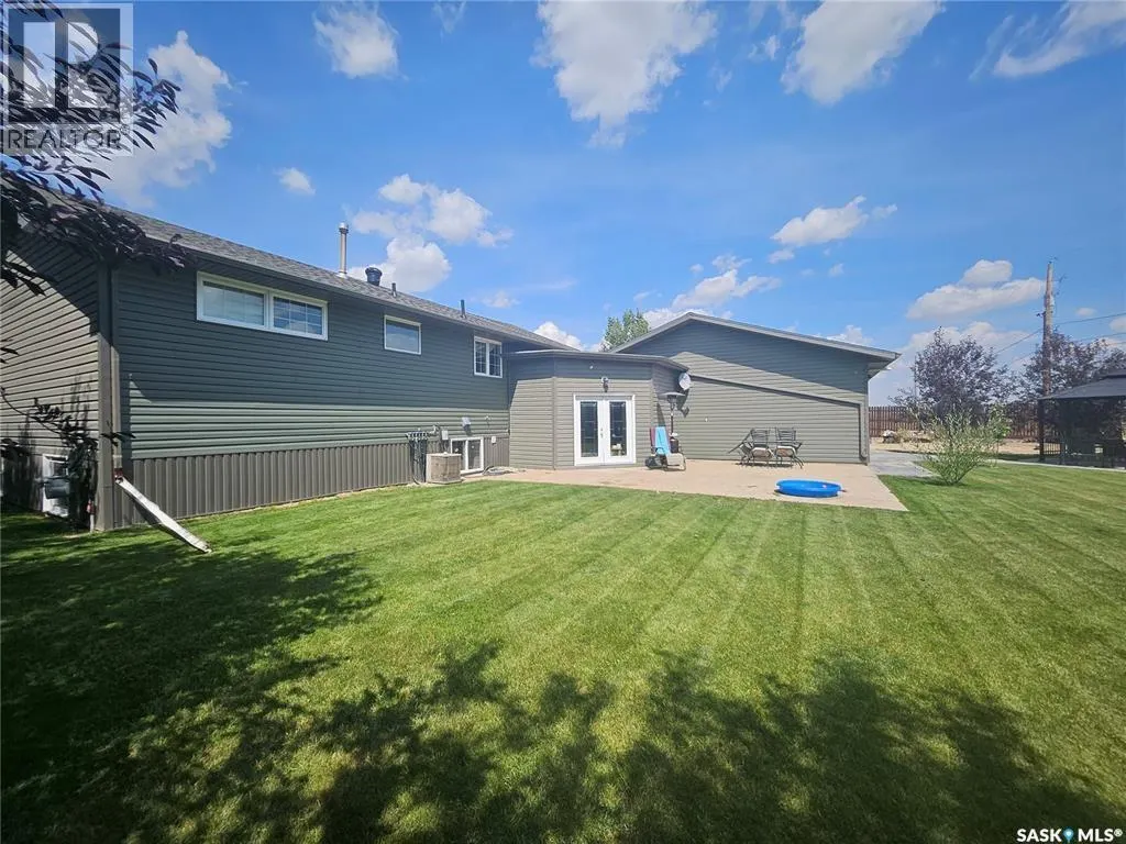 406 First AVENUE E