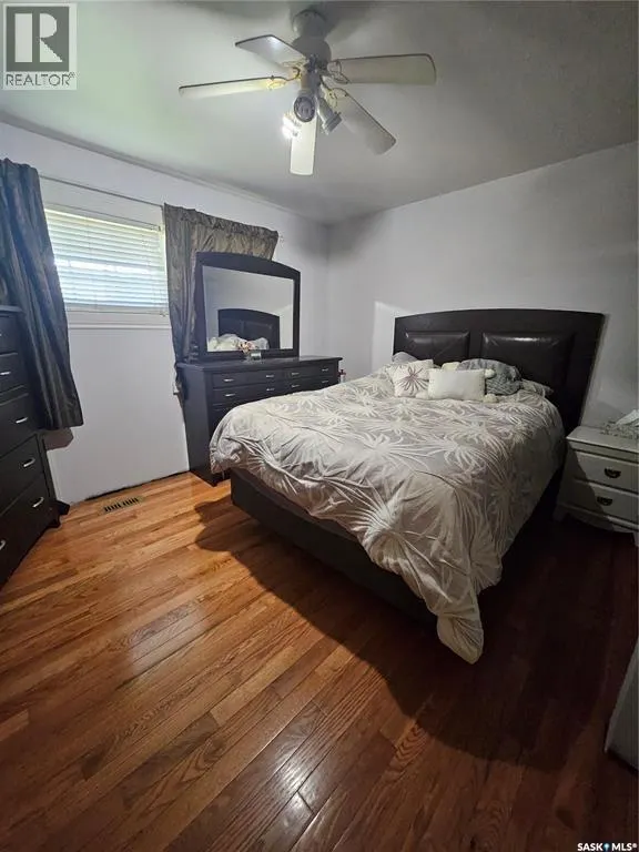 406 First AVENUE E