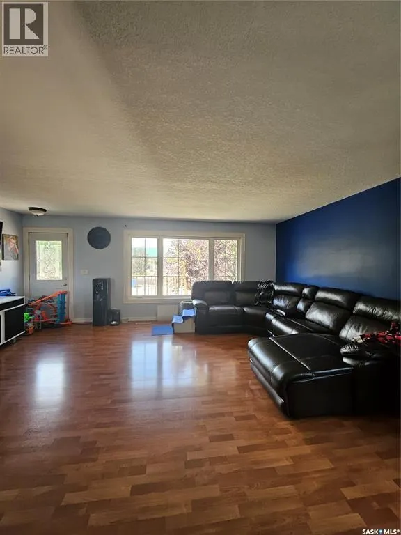 406 First AVENUE E