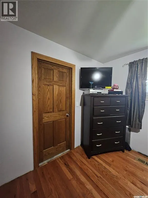 406 First AVENUE E