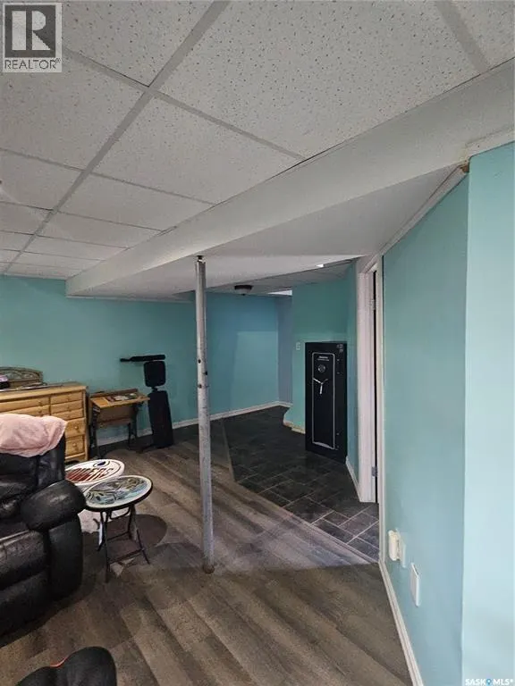 406 First AVENUE E