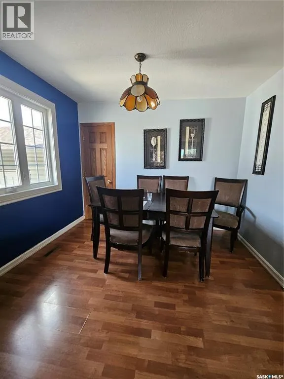 406 First AVENUE E