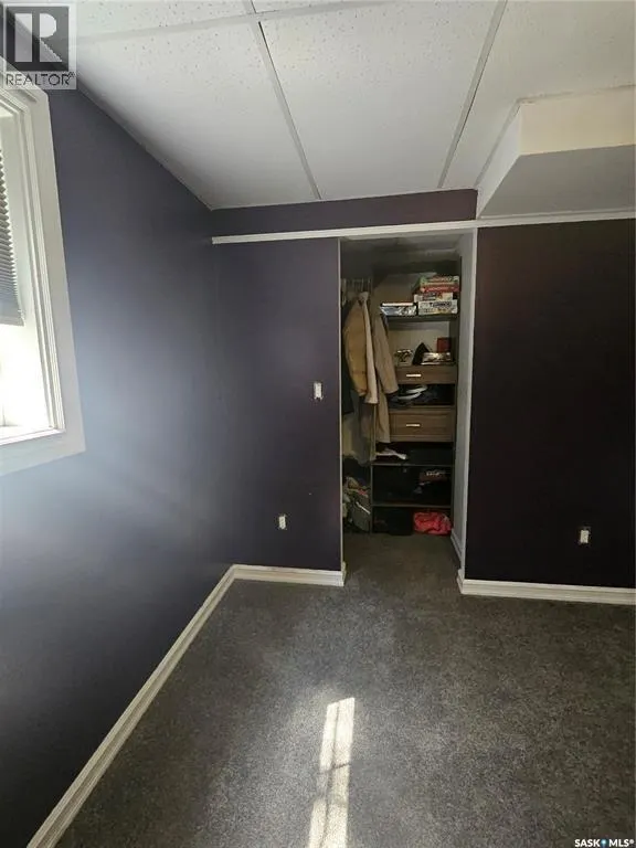 406 First AVENUE E