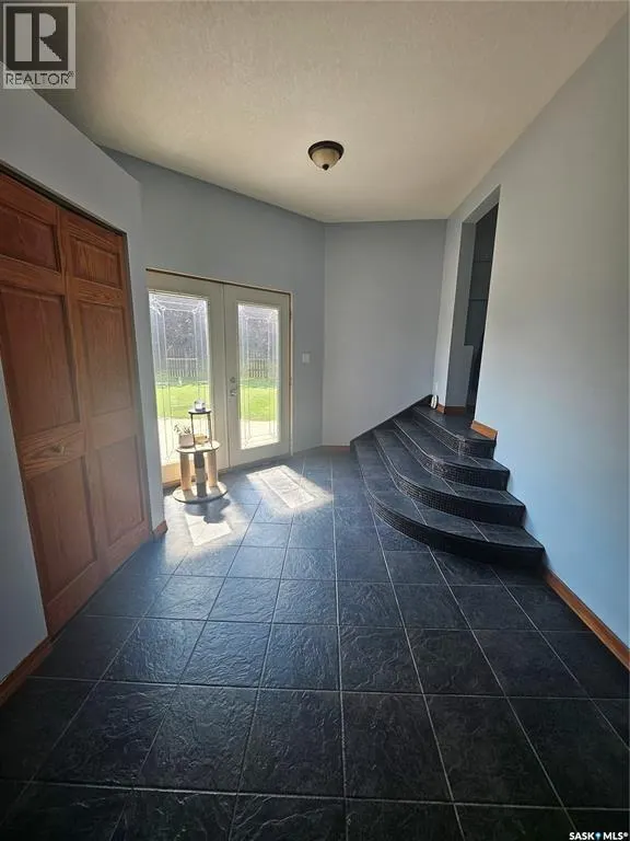 406 First AVENUE E