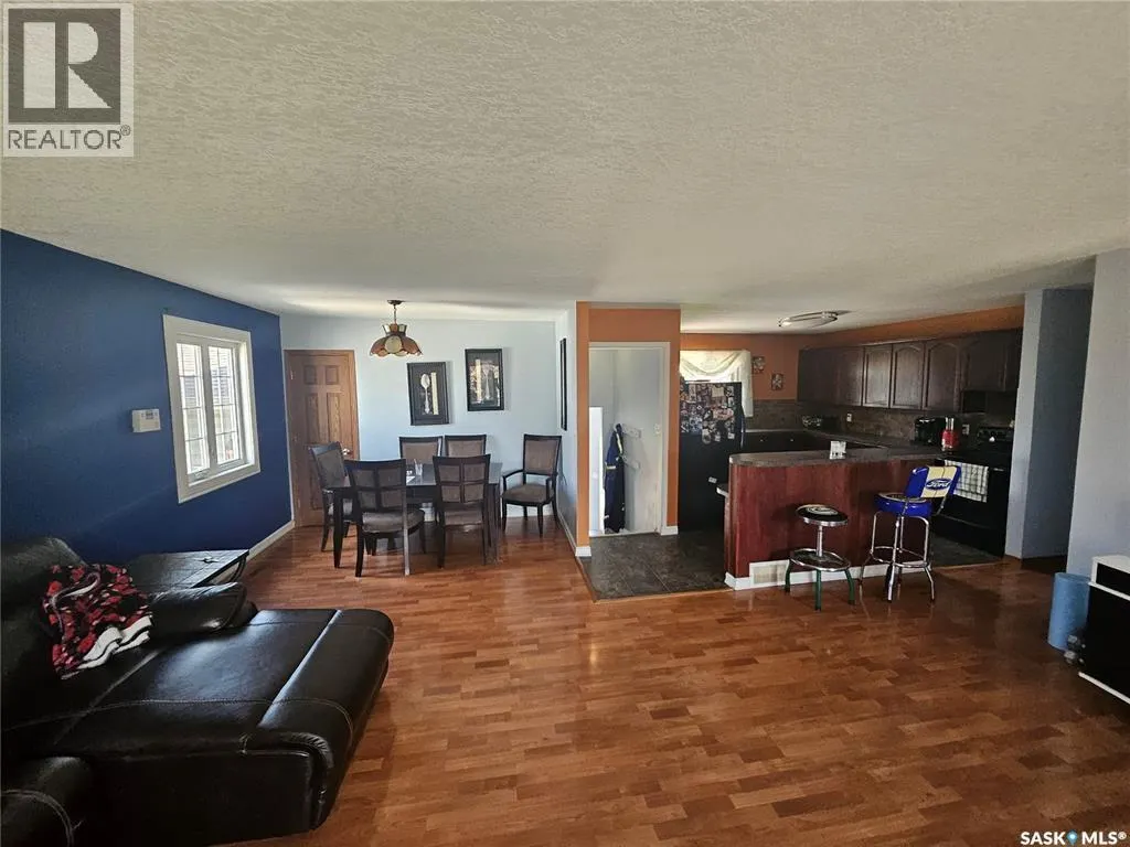 406 First AVENUE E