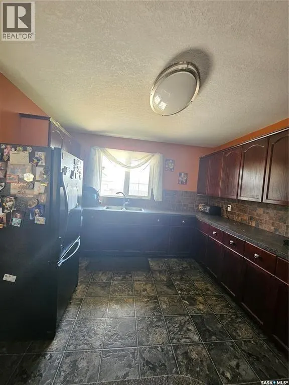 406 First AVENUE E